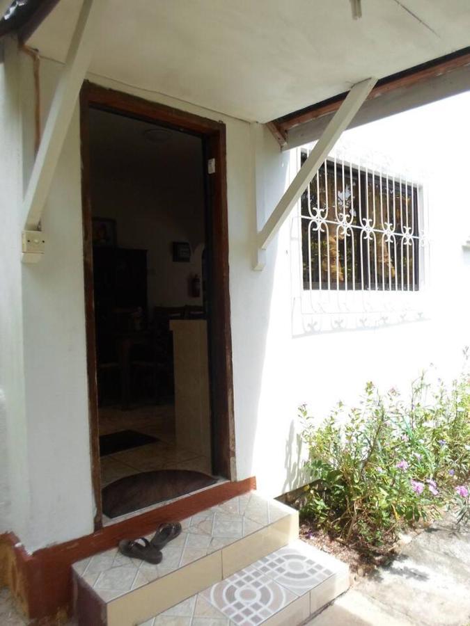 Gigi'S Self Catering Apartment Port Glaud Exterior photo