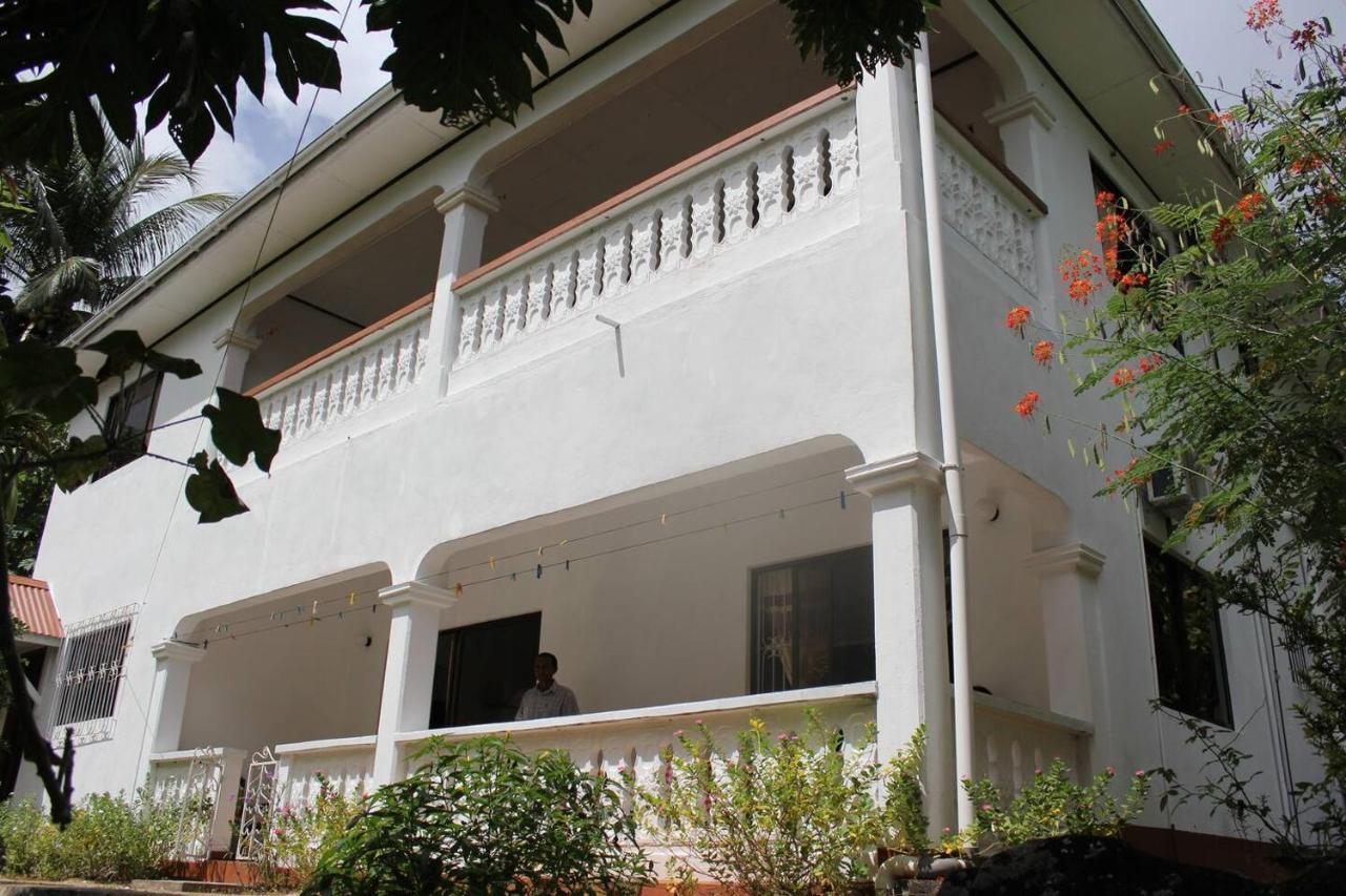 Gigi'S Self Catering Apartment Port Glaud Exterior photo