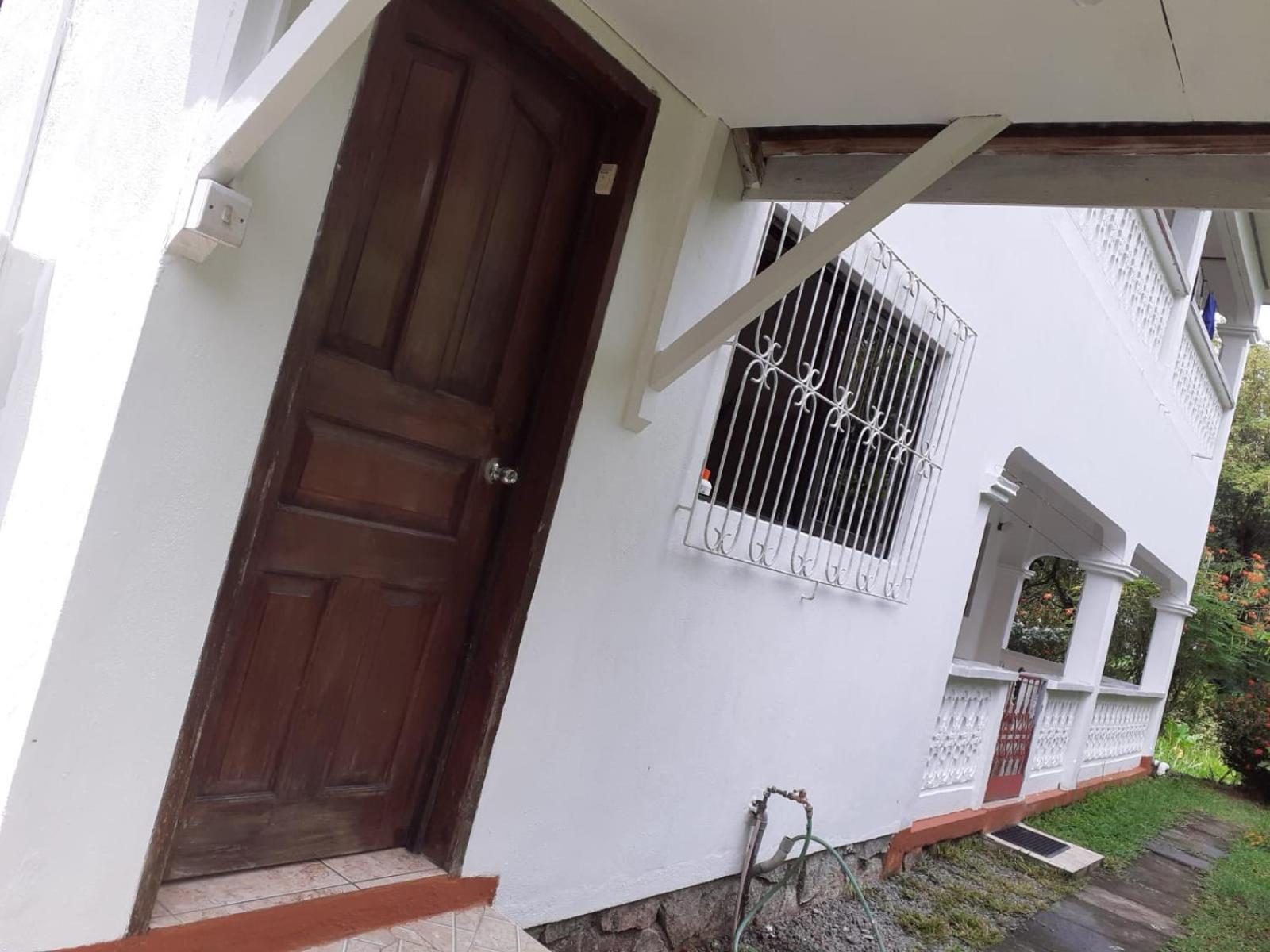 Gigi'S Self Catering Apartment Port Glaud Exterior photo
