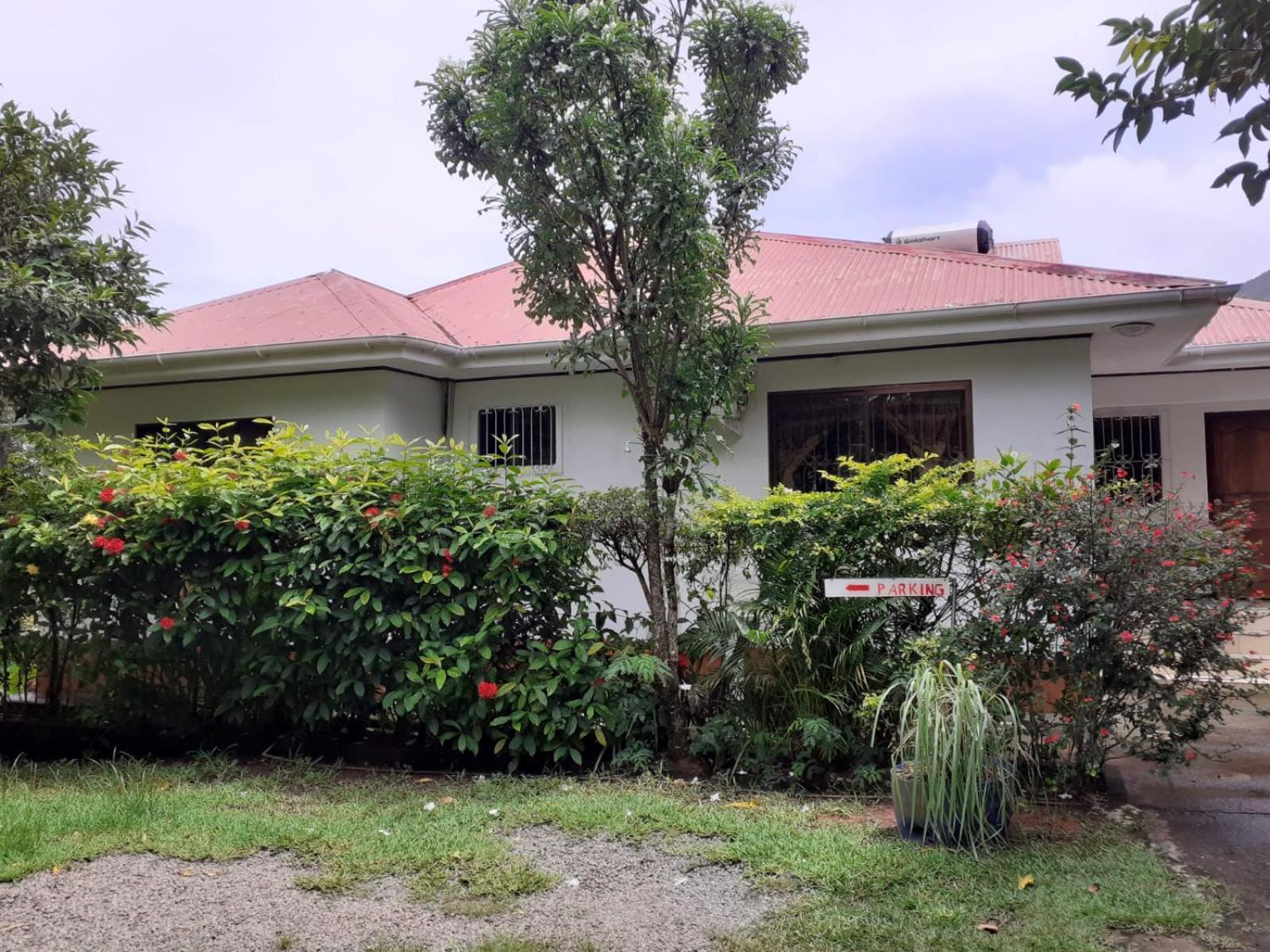Gigi'S Self Catering Apartment Port Glaud Exterior photo
